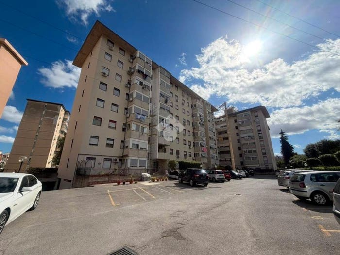 Appartamento con 5 locali in vendita in Via Luigi Cosenz, CEP Michelangelo Alta, Palermo
