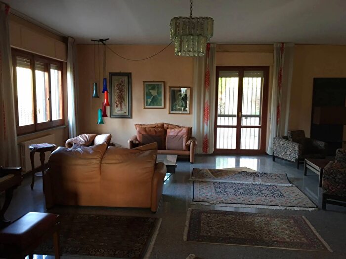 Casa con 11 locali in vendita in Via Solferino, Catanzaro