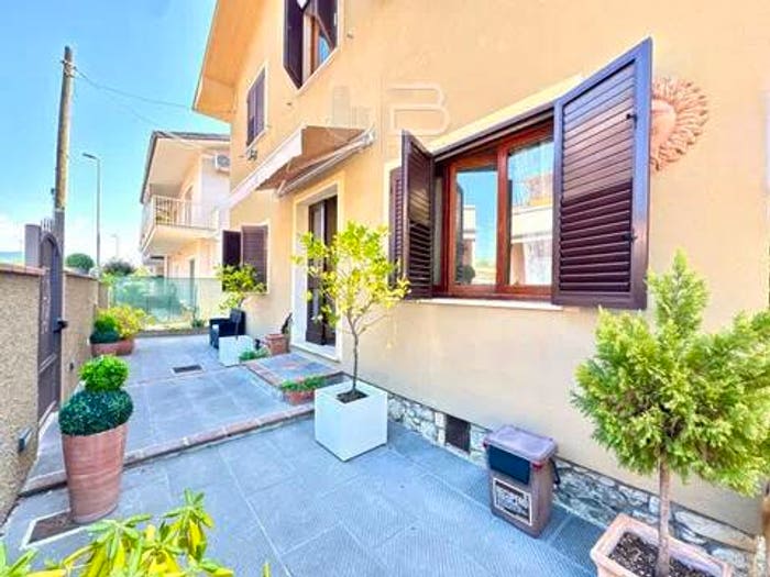 Casa con 6 locali in vendita in Via Salutati Coluccio Nn, Centro, Monsummano Terme