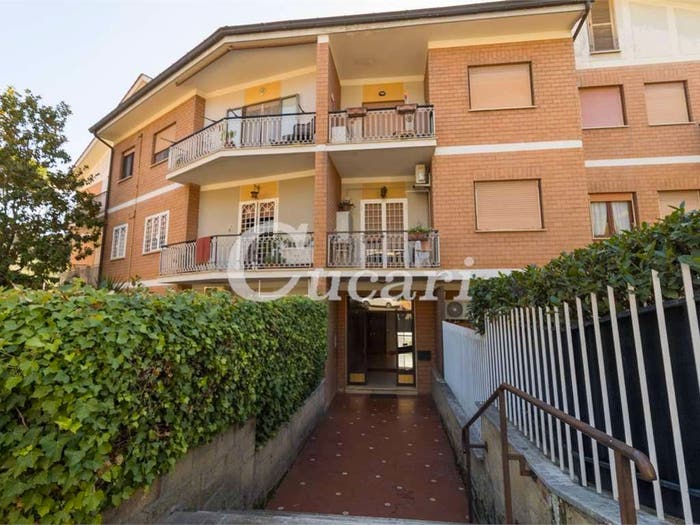 Appartamento trilocale in vendita in via fausto cecconi, Frascati