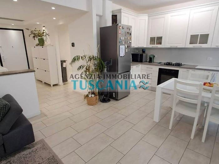 Appartamento quadrilocale in vendita in Via Giovanni Marradi, Cecina Centro, Cecina