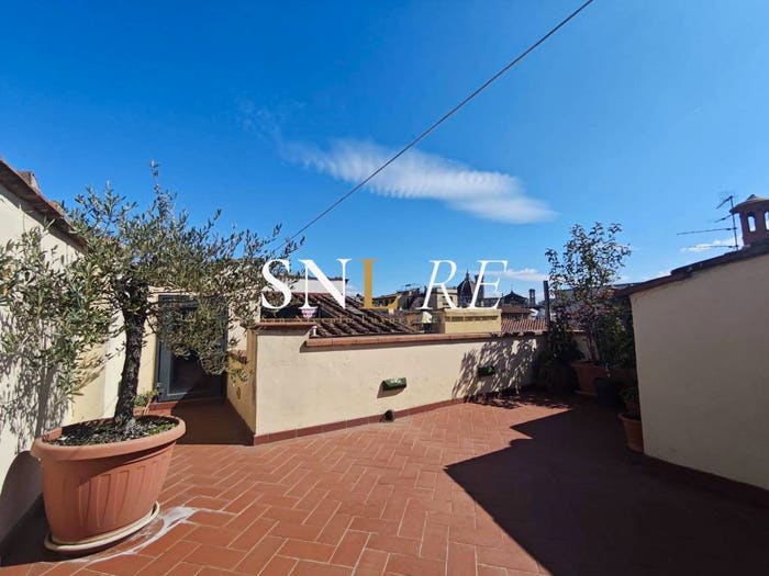 Casa con 6 locali in vendita in Piazza degli Ottaviani, Santa Maria Novella, Firenze