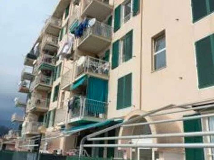 Appartamento trilocale in vendita in Via Evasio Montanella, Pra', Genova