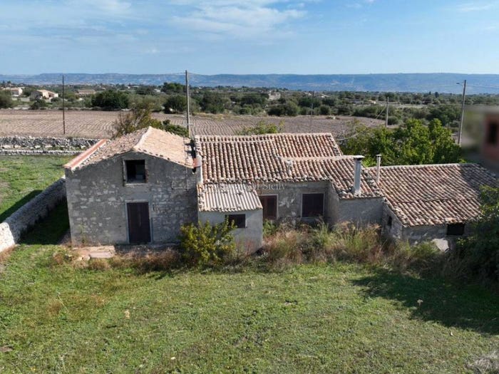 Casa quadrilocale in vendita in Strada Comunale Calanchi Favarotta, Calanchi, Modica