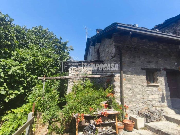 Casa bilocale in vendita in Frazione Montat, Montjovet