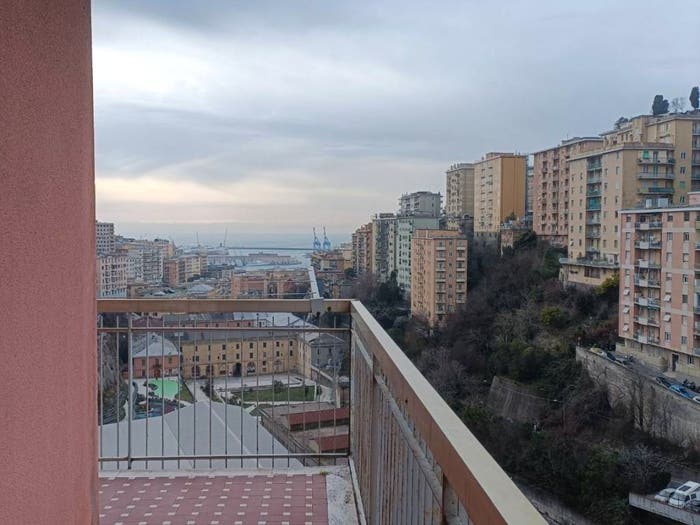 Appartamento quadrilocale in vendita in Via Napoli, Lagaccio, Genova