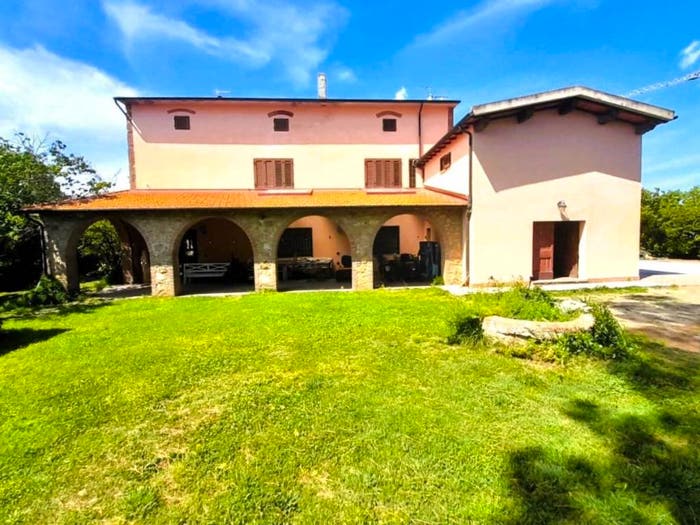 Casa con 6 locali in vendita in Riparbella