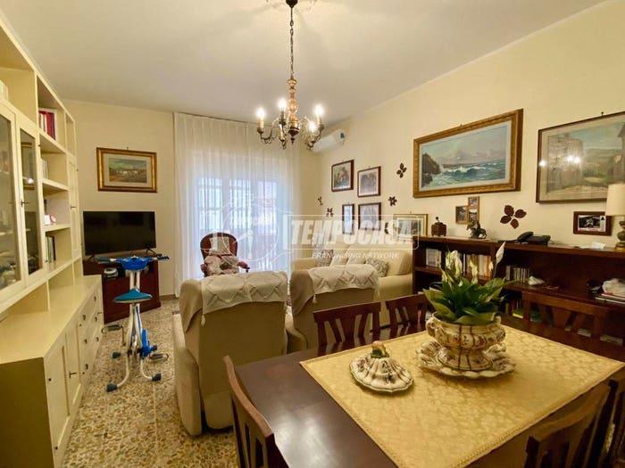 Appartamento trilocale in vendita in Via del Patriota, Centro, Massa