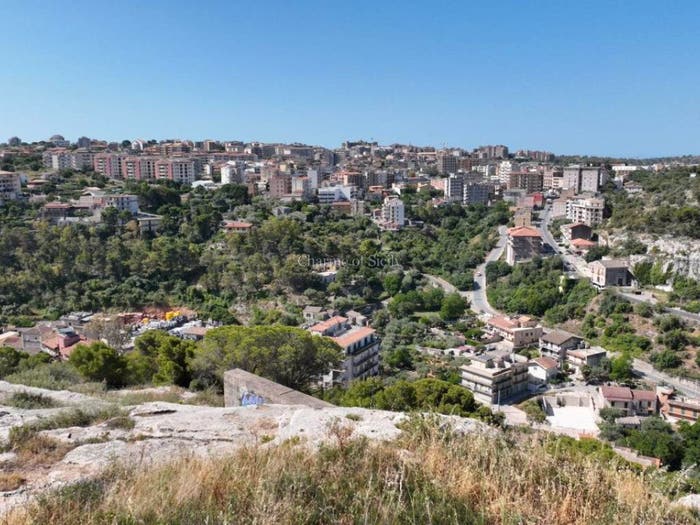 Casa quadrilocale in vendita in Via San Giuliano Macalle, Modica Bassa, Modica