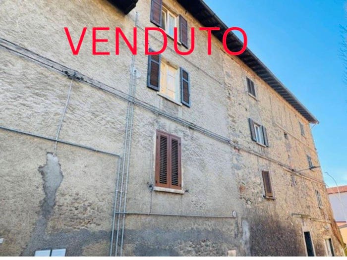 Appartamento trilocale in vendita in Via Camillo Benso di Cavour, Bizzarone