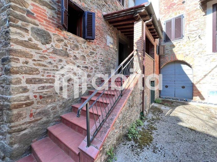 Appartamento con 5 locali in vendita in Strada comunale di Pietraviva, Bucine