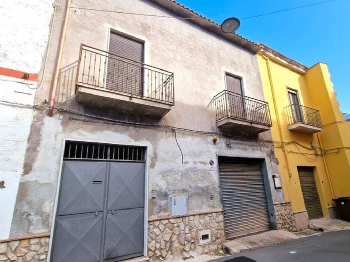 Casa con 6 locali in vendita in Via Settembrini, Mondragone