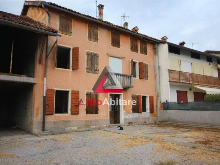 Casa con 6 locali in vendita in via carrera, Centro, Santa Giustina