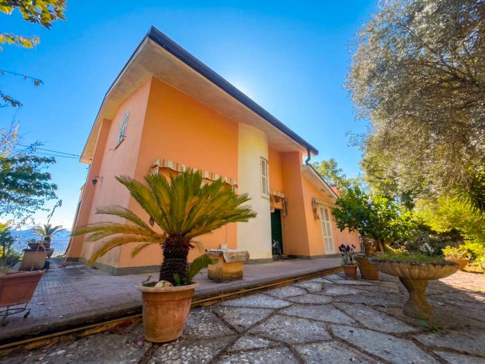 Casa con 6 locali in vendita in Via dei Casali, Morolo
