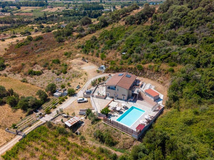 Casa con 6 locali in vendita in Località Predas Rujas, Brunella Concas, Torpè