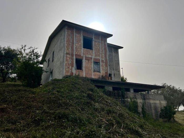 Casa con 6 locali in vendita in Via Zingarelli, Villa Felice, Colfelice