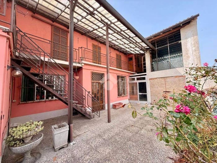 Casa con 6 locali in vendita in Via Camillo Benso Conte di Cavour, Alluvioni Cambiò, Alluvioni Piovera