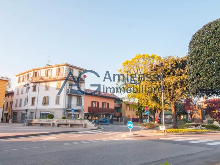 Appartamento trilocale in vendita in Piazza Vittorio Veneto, Brusaporto