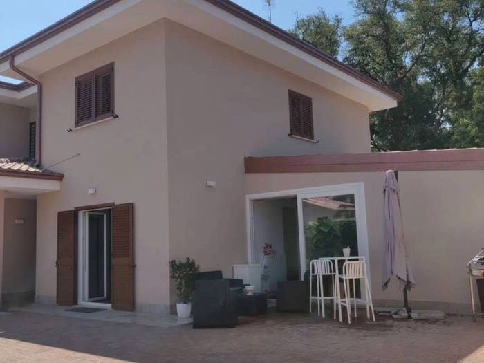 Casa con 6 locali in vendita in Via Dei Lecci, Centro, Cisterna di Latina