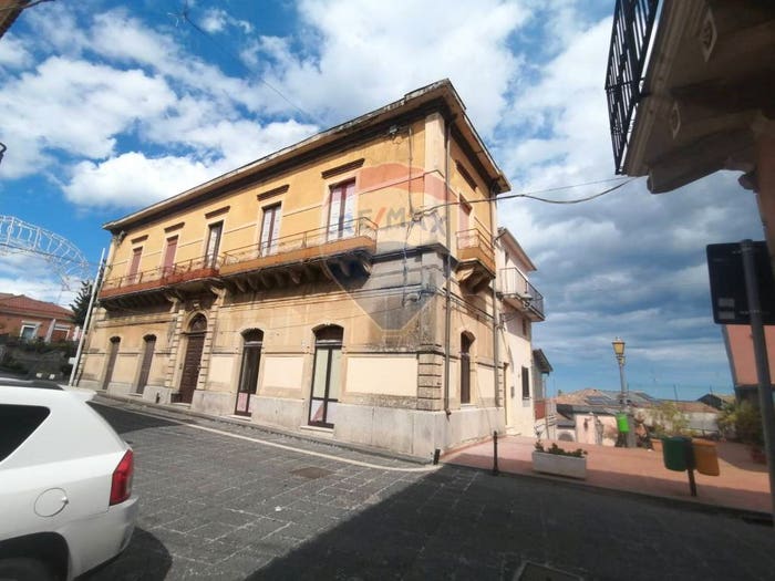 Appartamento con 6 locali in vendita in via etnea, Centro, Milo