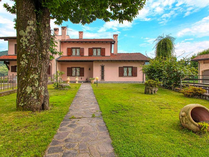 Casa con 5 locali in vendita in Via Ferruccio Pellini, Marchirolo