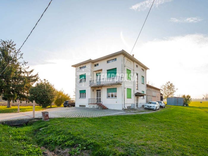 Casa con 6 locali in vendita in Strada Torchio, Fontevivo