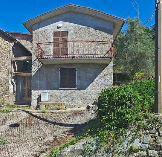 Casa quadrilocale in vendita in Via Dobbiana Monti, Filattiera
