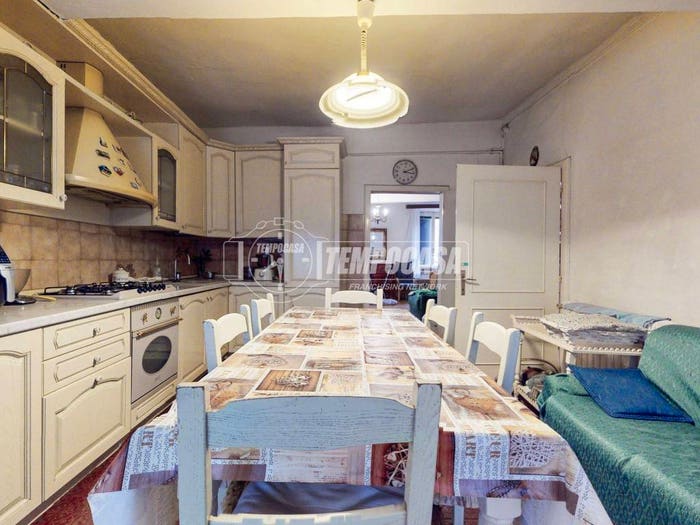 Casa quadrilocale in vendita in Via Carlo Montanari, Centro, Mantova