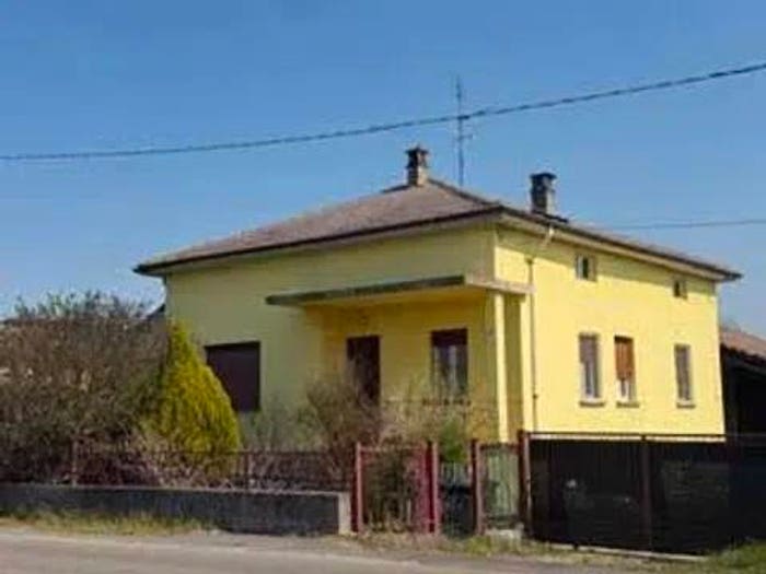 Casa quadrilocale in vendita in Strada Statale Bronese, Broni