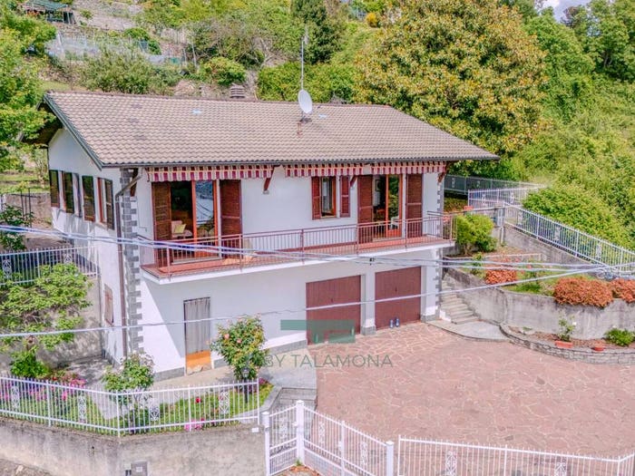Casa quadrilocale in vendita in Via Temistocle Solera, Maccagno, Maccagno con Pino e Veddasca