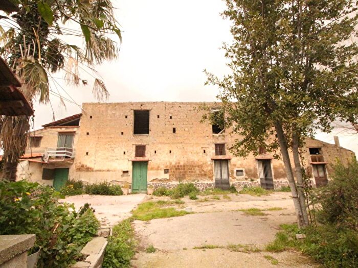 Casa con 6 locali in vendita in Via Varignano, Acerra