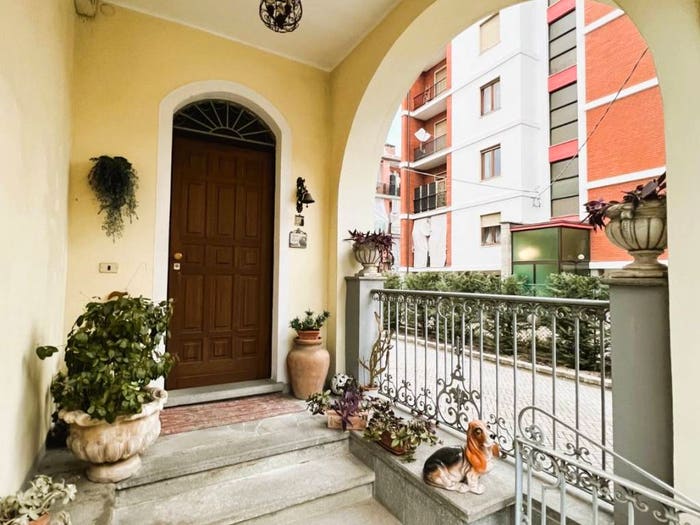 Casa con 6 locali in vendita in Via Peschiera, Centro, Bra
