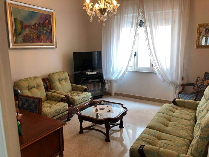 Appartamento quadrilocale in vendita in Via Domenico Frugiuele, Centro, Cosenza