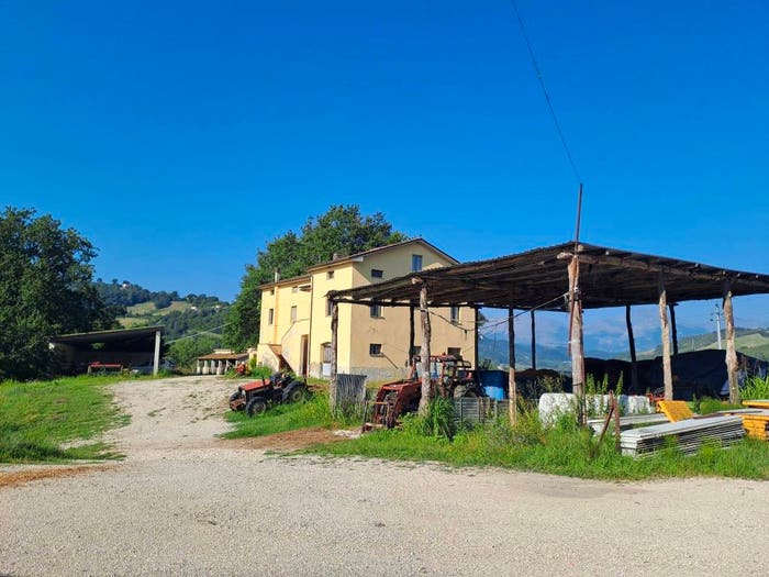 Casa con 6 locali in vendita in Contrada Palombare, Force