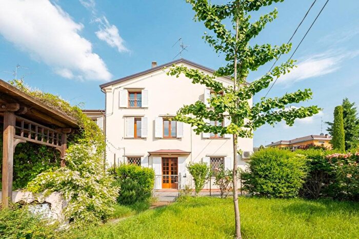 Casa con 5 locali in vendita in Rolo