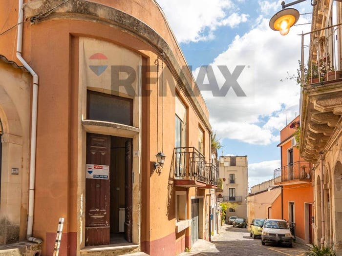 Casa con 6 locali in vendita in via Pietro Messina, Centro, Palazzolo Acreide