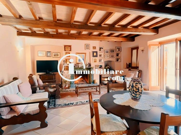 Casa con 6 locali in vendita in Viale Luigi Cesa, Centro, Arcinazzo Romano