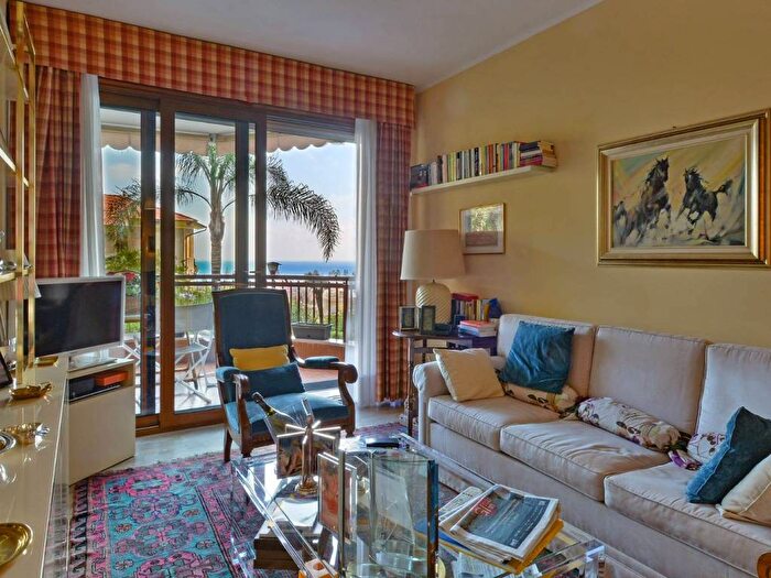 Appartamento trilocale in vendita in Via Virgilio, Via Romana, Bordighera