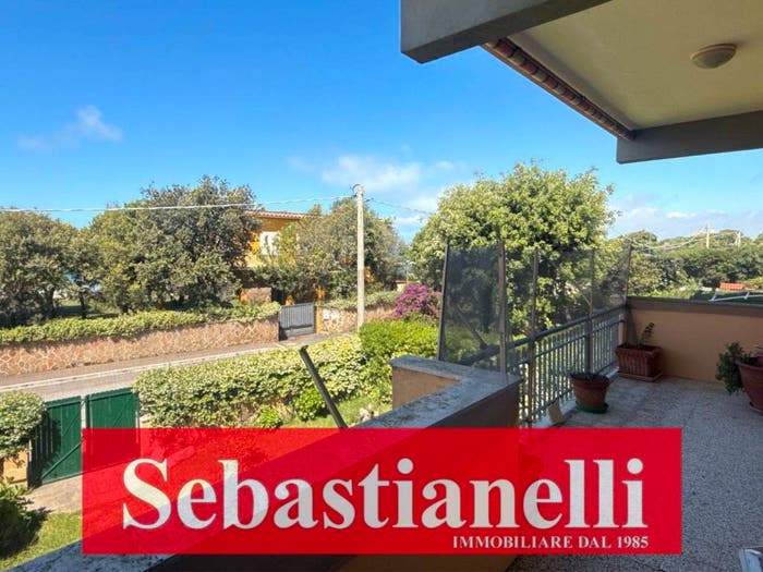 Appartamento con 5 locali in vendita in Lungomare Enea, Lavinio Mare, Anzio