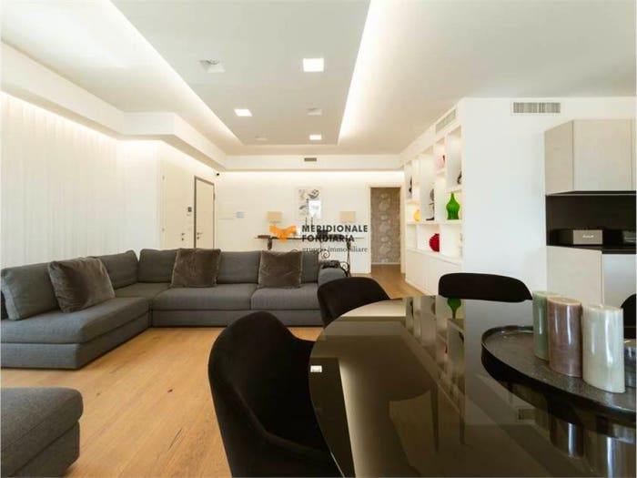 Appartamento con 6 locali in vendita in Via Giovanni Gentile, Partigiani Fondone, Lecce