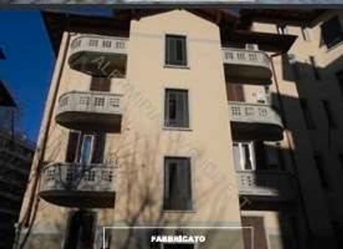 Appartamento trilocale in vendita in Via Giovanni Pascoli, Città Studi, Milano