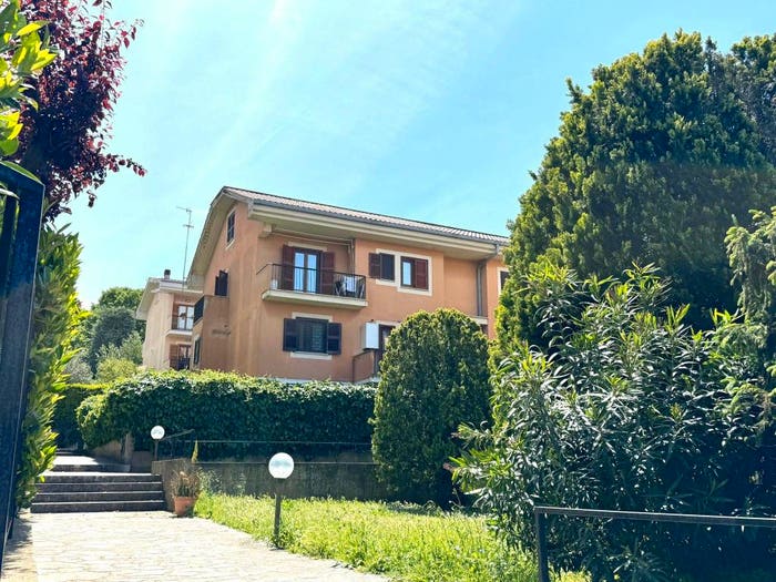 Appartamento con 6 locali in vendita in Via Riccardo Lombardi, Centro, Albano Laziale