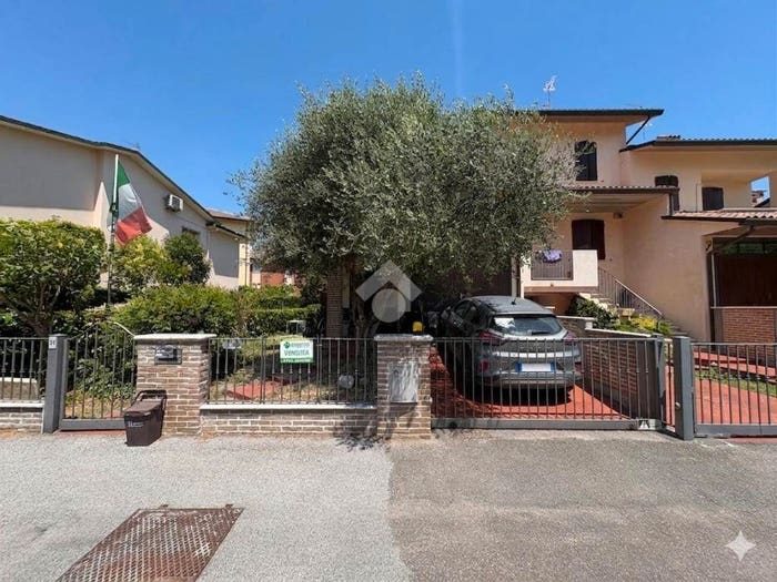 Casa con 5 locali in vendita in Via Caprera, San Biagio, Ravenna