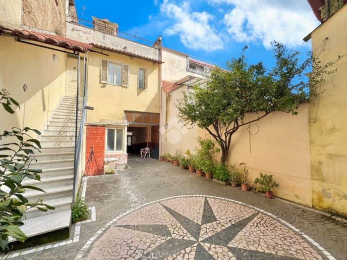 Casa con 6 locali in vendita in Via Libertà, Orta di Atella
