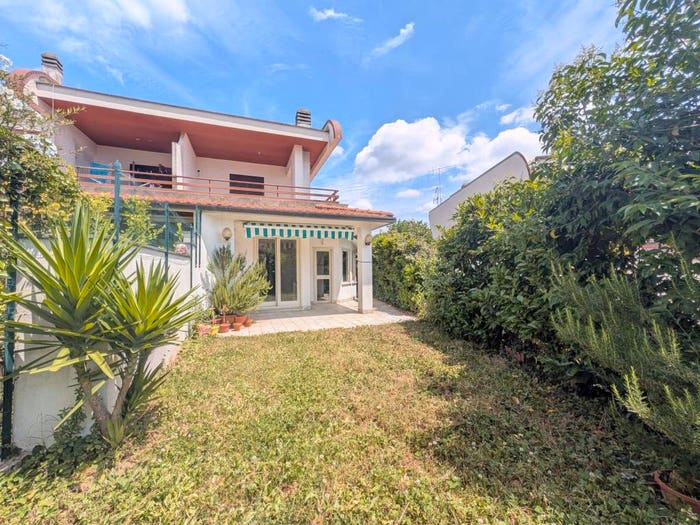 Casa con 5 locali in vendita in Via Romana, Centro, Genzano di Roma