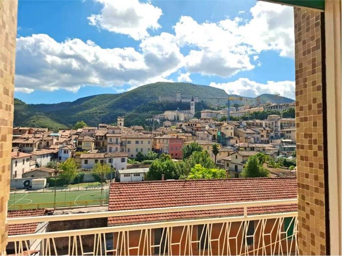 Appartamento con 5 locali in vendita in viale Martiri della Resistenza, Centro Storico, Spoleto