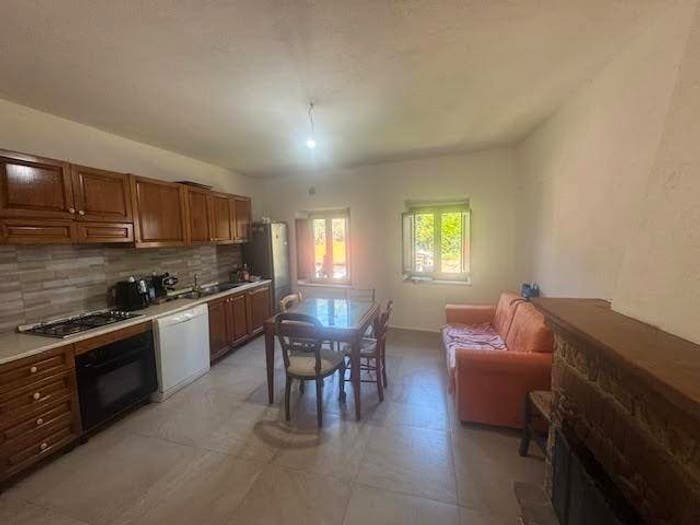 Casa con 6 locali in vendita in Calci