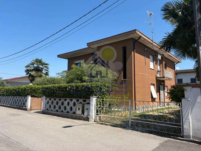 Appartamento con 6 locali in vendita in via Amilcare Ponchielli b, Centro, San Daniele Po