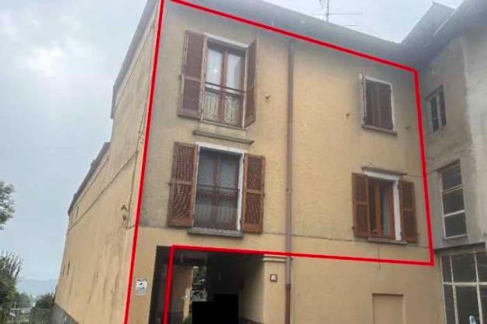 Appartamento trilocale in vendita in Via Manzoni, Albavilla