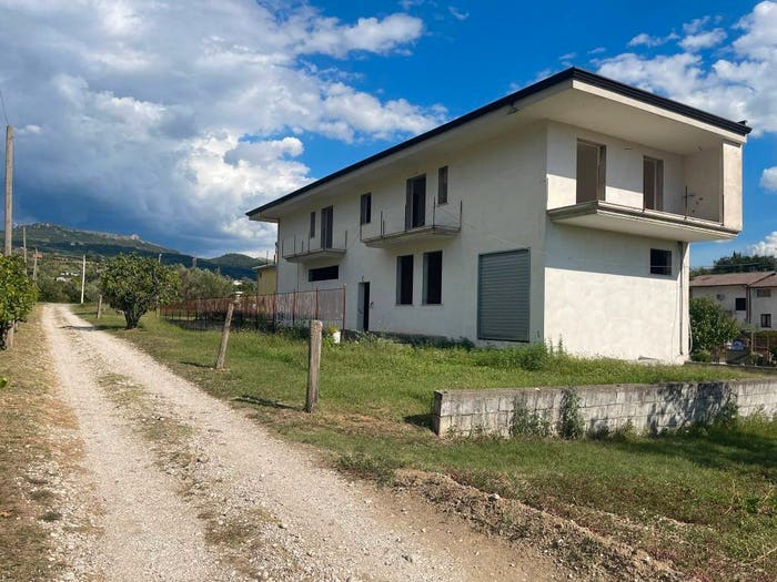 Casa con 6 locali in vendita in Strada Provinciale San LorenzelloCerreto Sannita, San Lorenzello